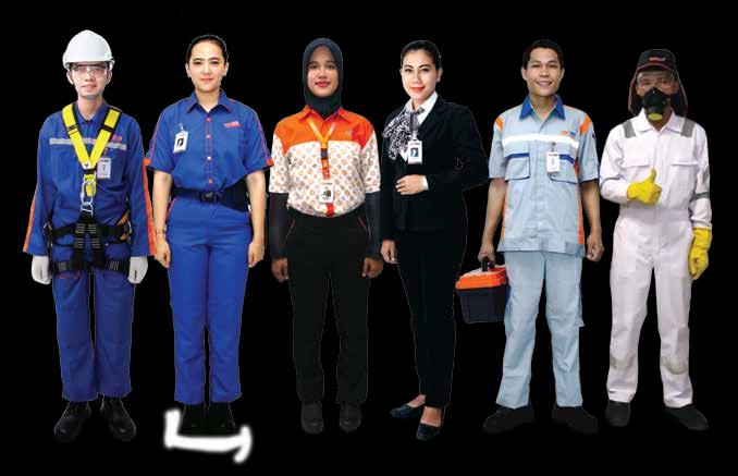 Enam karyawan Carefast dengan seragam yang berbeda untuk masing-masing lini layanan